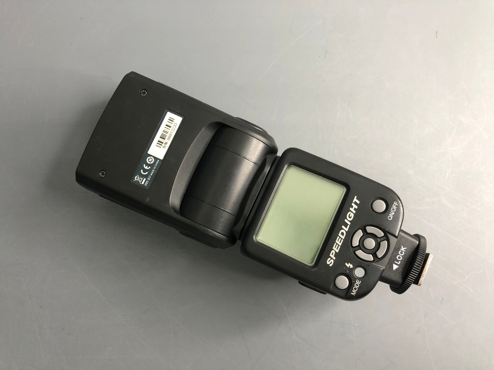 Neewer Speedlight NW 561