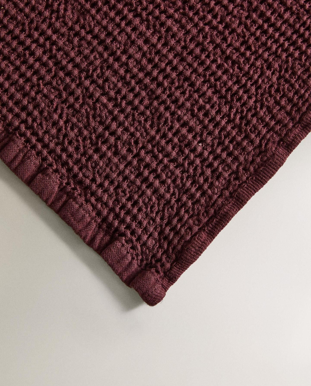 Zara Home - Мини вафельное банное полотенце, бургундия, 90х150 см