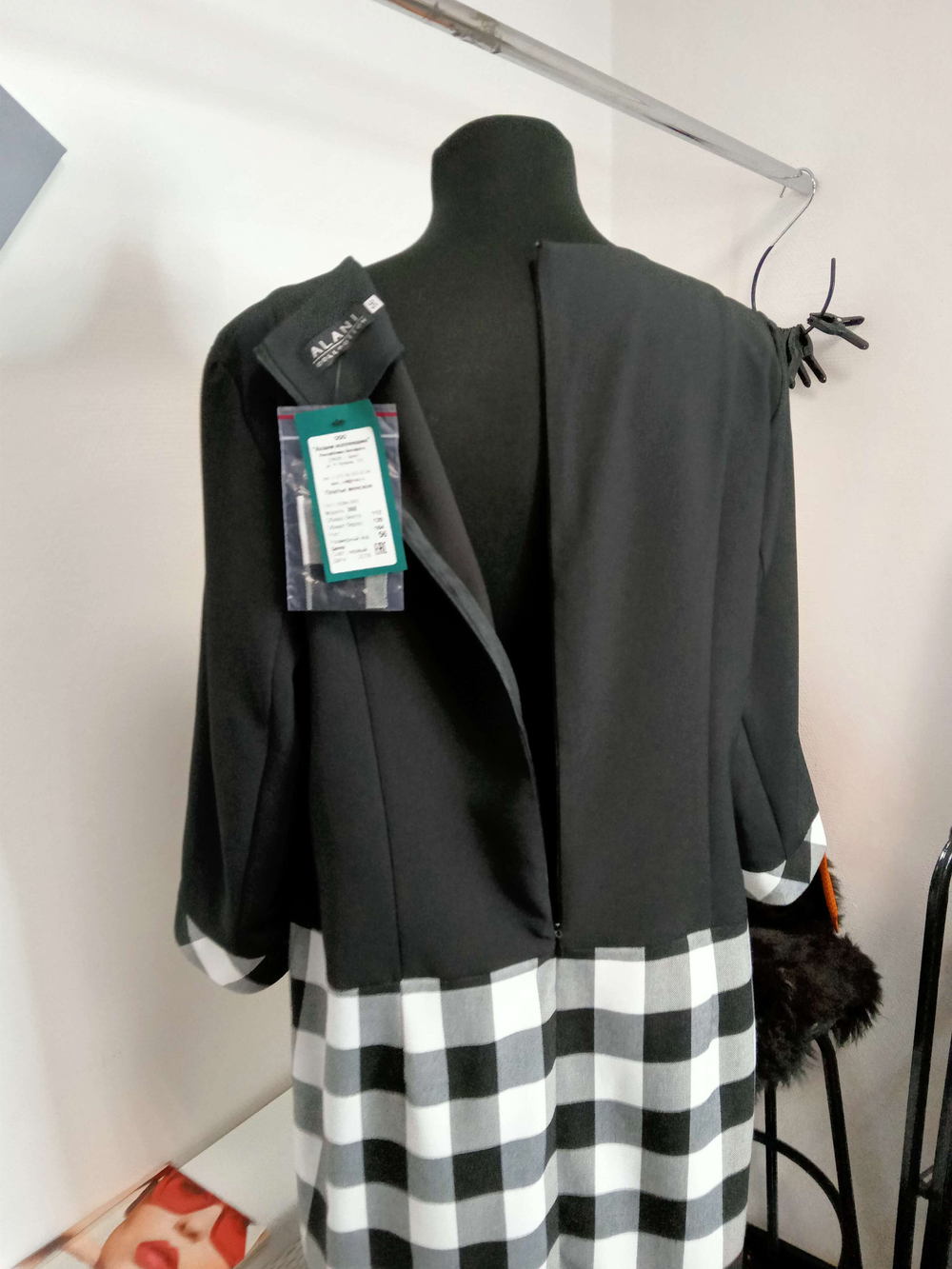 Платье чёрное комбинированное в клетку.Размер 56.Производство Белоруссия.