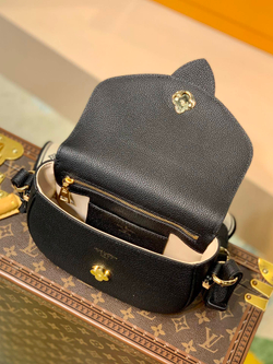 Louis Vuitton Pont 9 Soft PM
