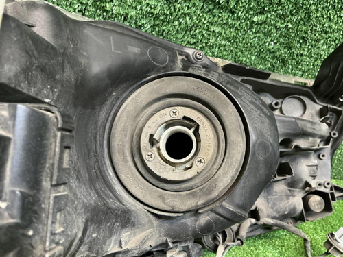 Фара левая Toyota Corolla E160 (2012-2016) галоген