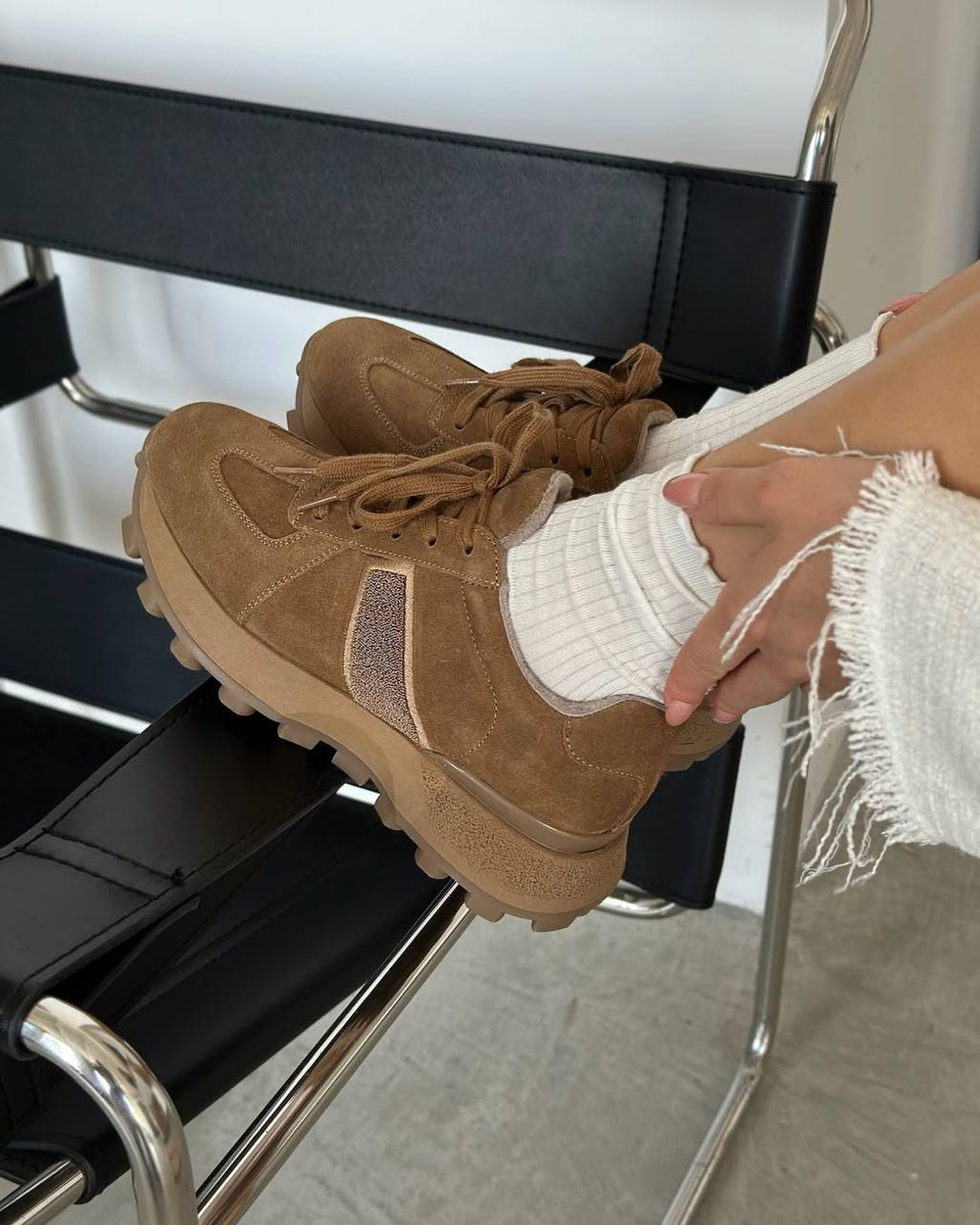 Кроссовки из натуральной замши