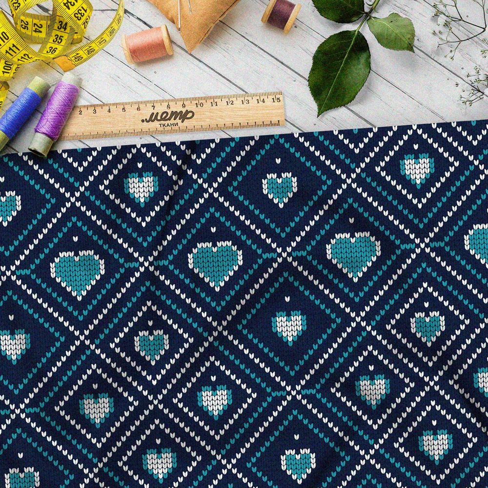 Ткань шелк Армани сердечки в ромбах на синем свитере