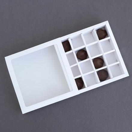 Коробка для конфет, белая, 17,5 х 17,5 х 4 см
