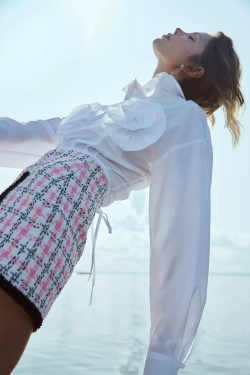 Рубашка с цветами на карманах