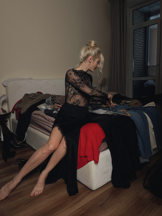 Юбка с разрезом и кружевом