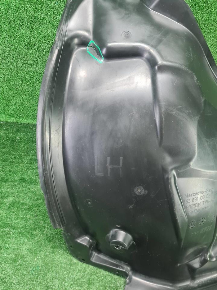 Подкрылок передний левый Mercedes GLC X253 (2015-2019)