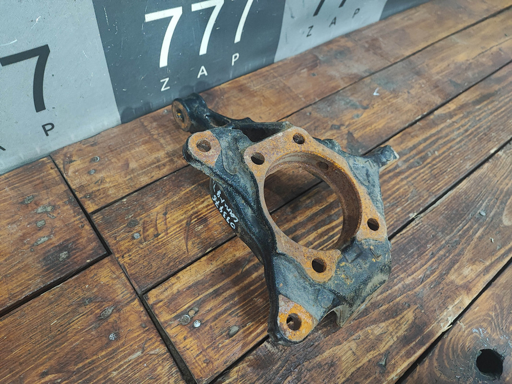 Кулак поворотный левый Toyota Camry (XV70) 17-нв Б/У Оригинал 4321233120