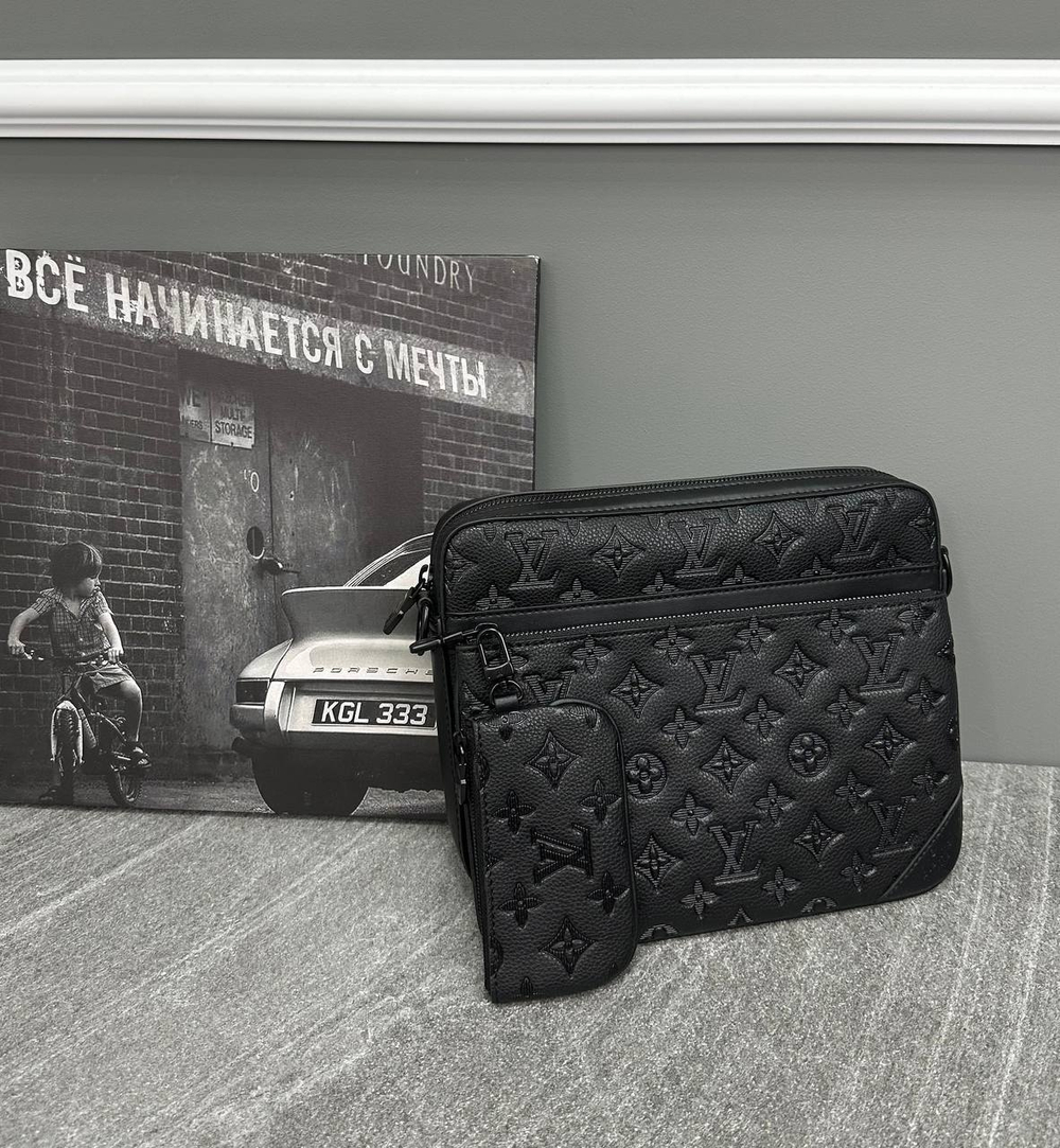 Сумка-мессенджер Louis Vuitton