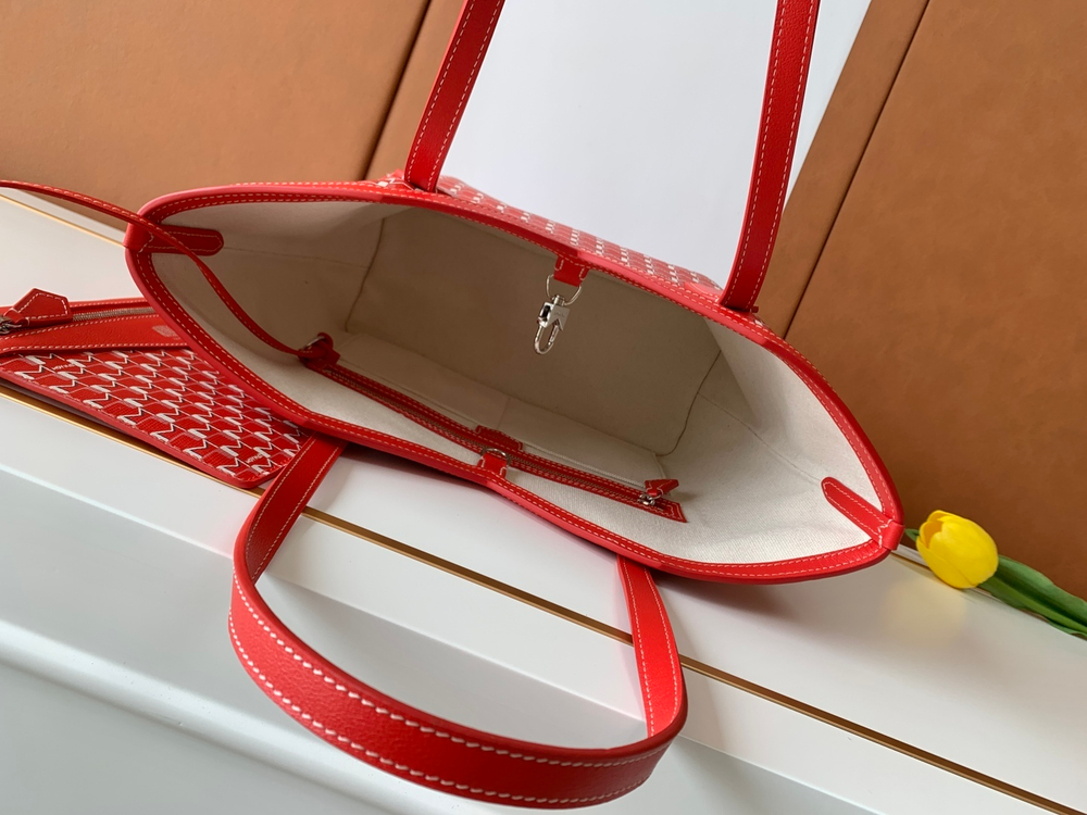 Moynat M Tote PM
