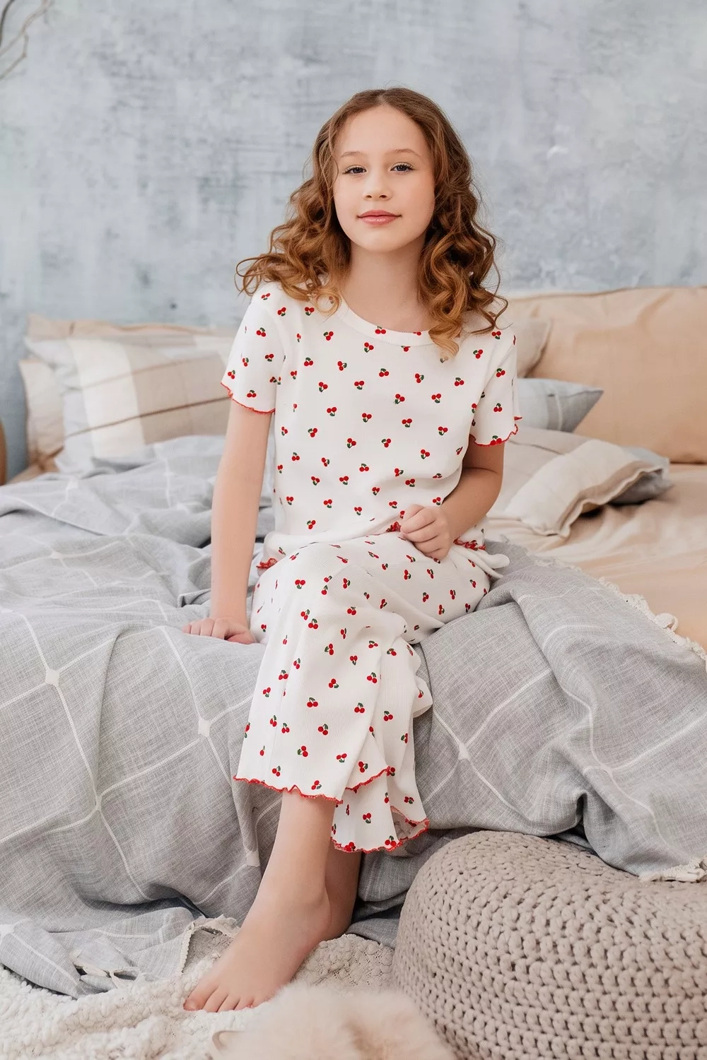 Костюм брючный "Вишни на молоке"