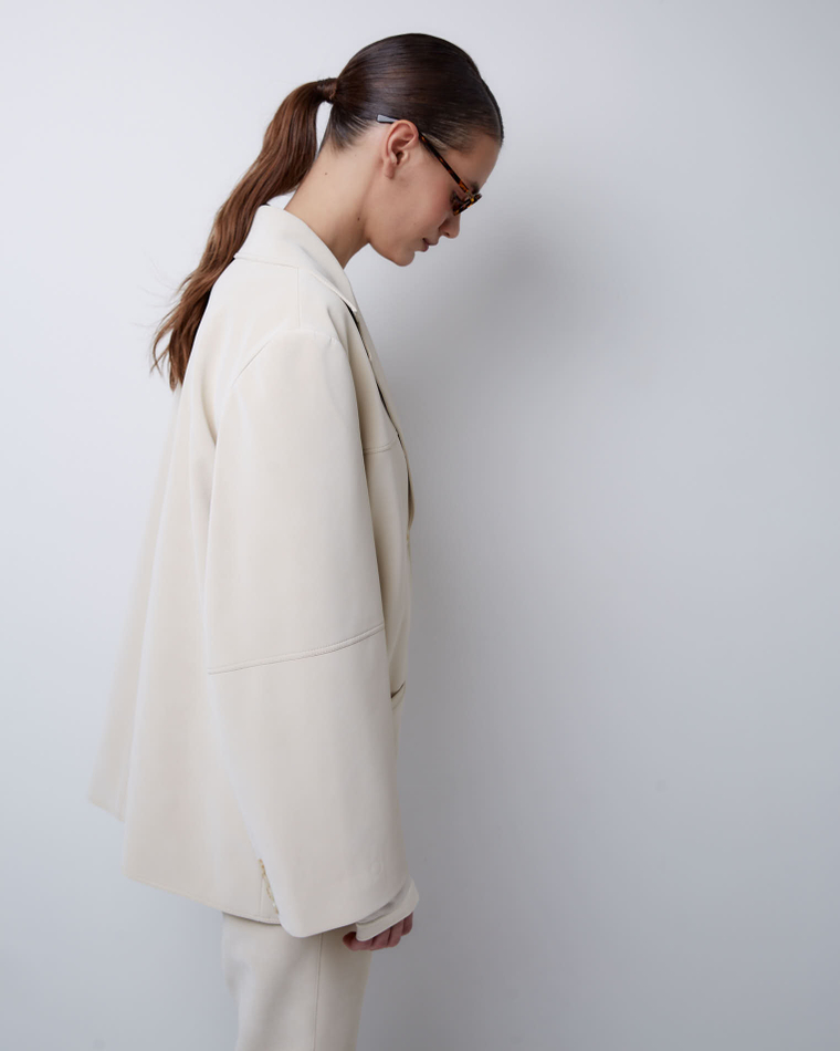 Жакет свободного кроя из искусственной замши молочный