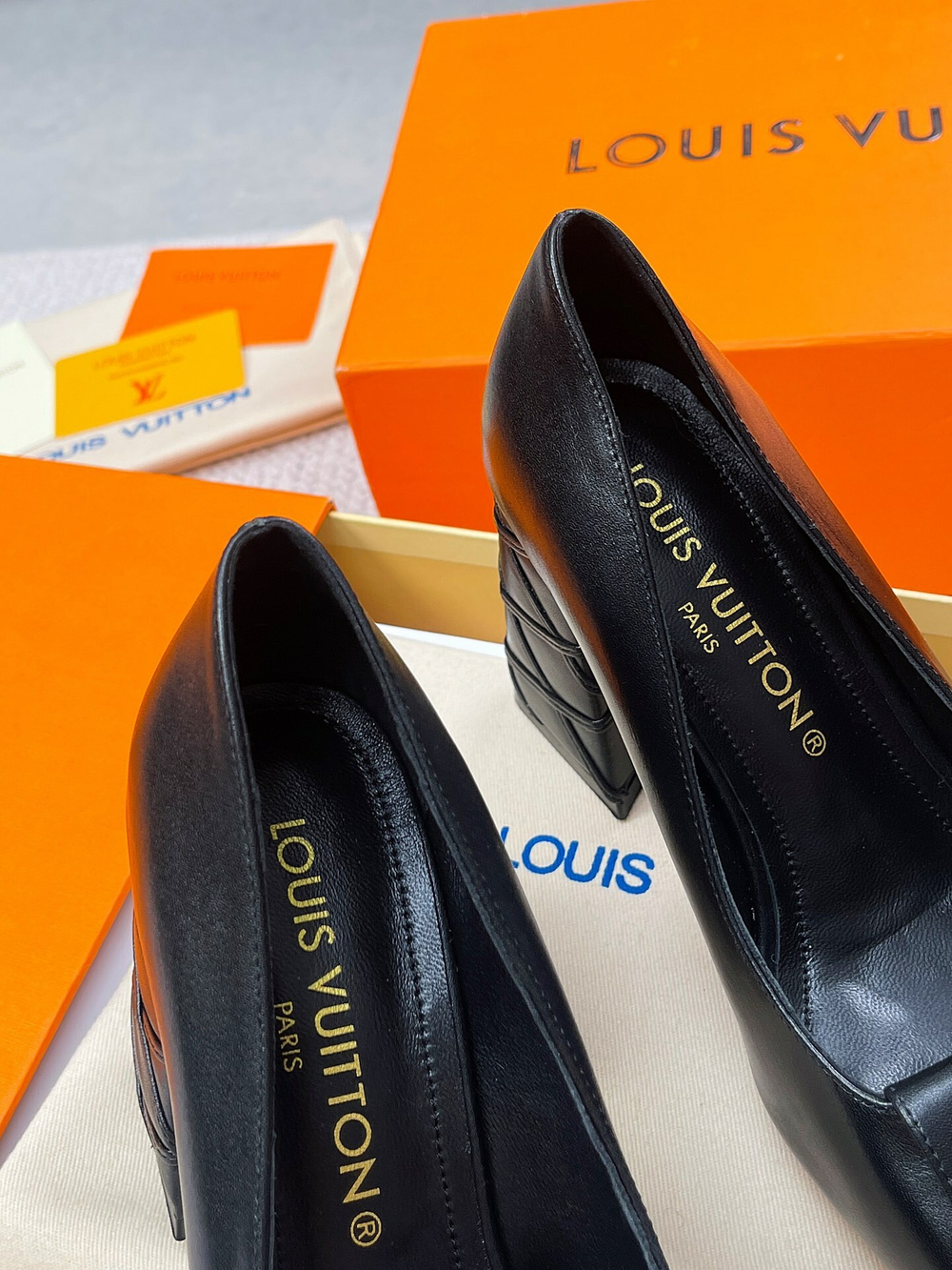 Louis Vuitton Shake Pump