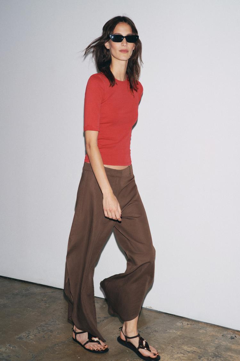 ZARA ХЛОПКОВАЯ ФУТБОЛКА С ЭФФЕКТОМ ПОТЕРТОСТИ, КЛУБНИЧНЫЙ