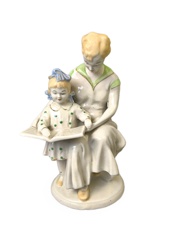 Фарфоровая статуэтка "Первая буква"