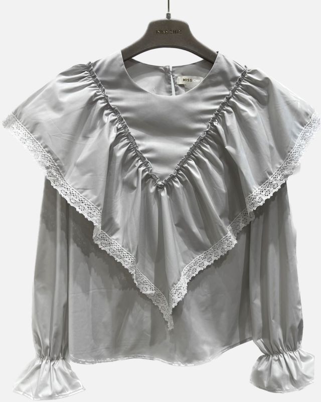 Блуза с воротником с шитьем