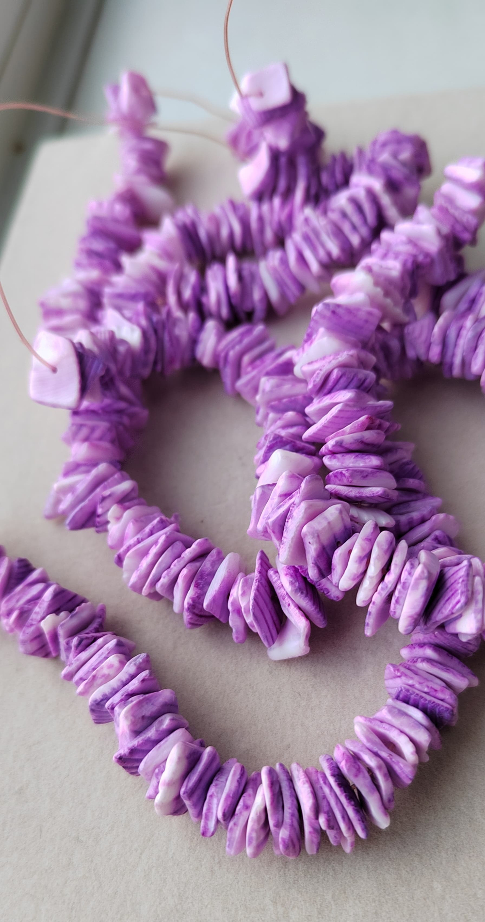 р-фо Ракушечник фиолетовые осколки 8-12мм, нить 40см