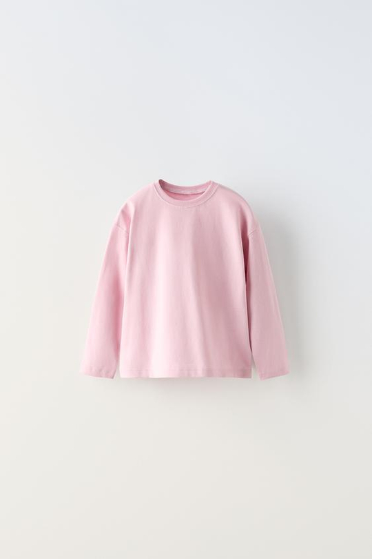 ZARA ОДНОТОННАЯ ФУТБОЛКА С НАШИВКОЙ, РОЗОВЫЙ