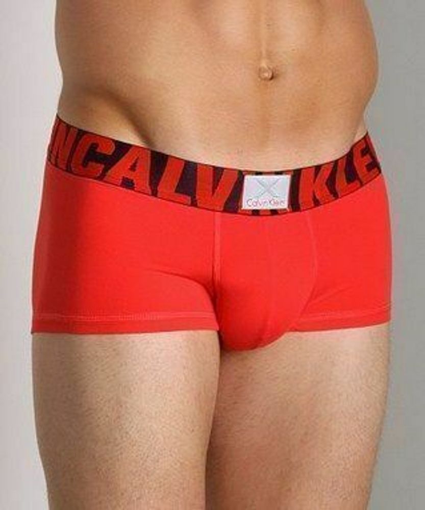 Мужские трусы боксеры Calvin Klein X Word Trunk Crimson( боксеры красные с черной резинкой и красными буквами)