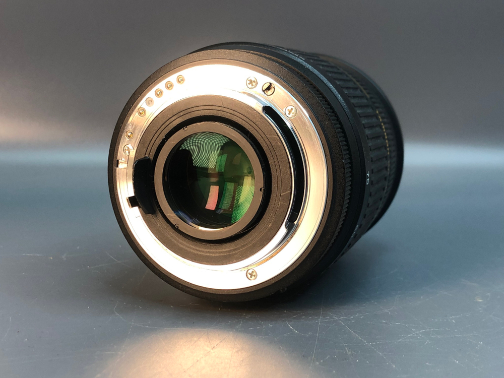 Tamron 28-75mm 2.8 Pentax, на линзе присутствуют царапины