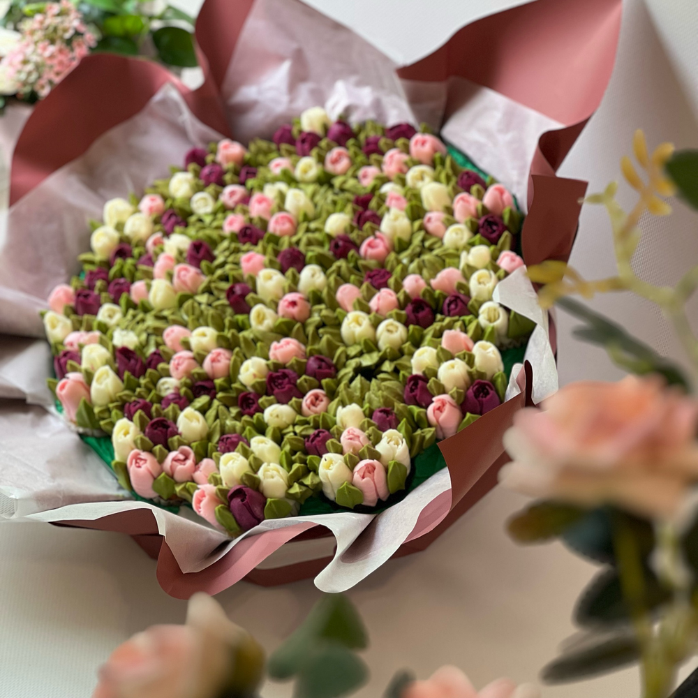 Букет цветочных капкейков 19 творожных тюльпанов