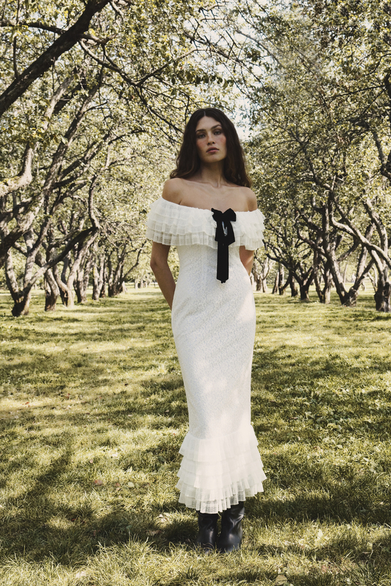 Платье миди из кружева с бантом из бархата