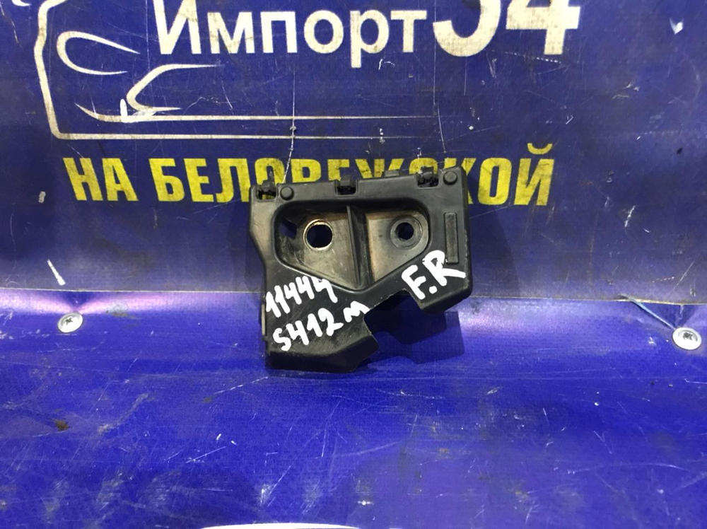 Крепление бампера переднее правое TOYOTA TOWNACE 2008-2020