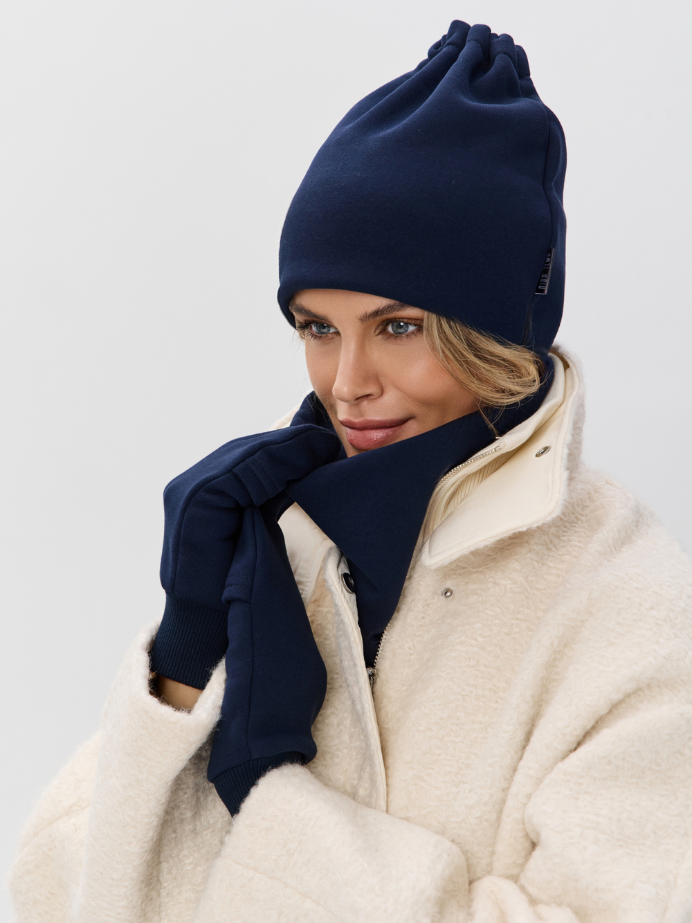 Комплект с начесом: снуд, варежки, шапка