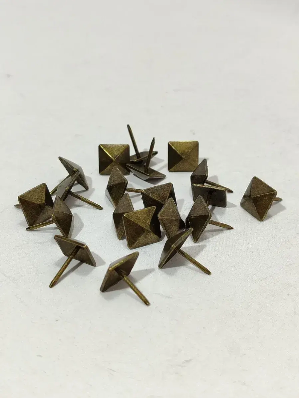 Гвозди обивочные декоративные под старину с большой шляпкой