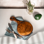 Деревянная разделочная доска из древесины сибирского кедра для овощей с гравировкой RD40