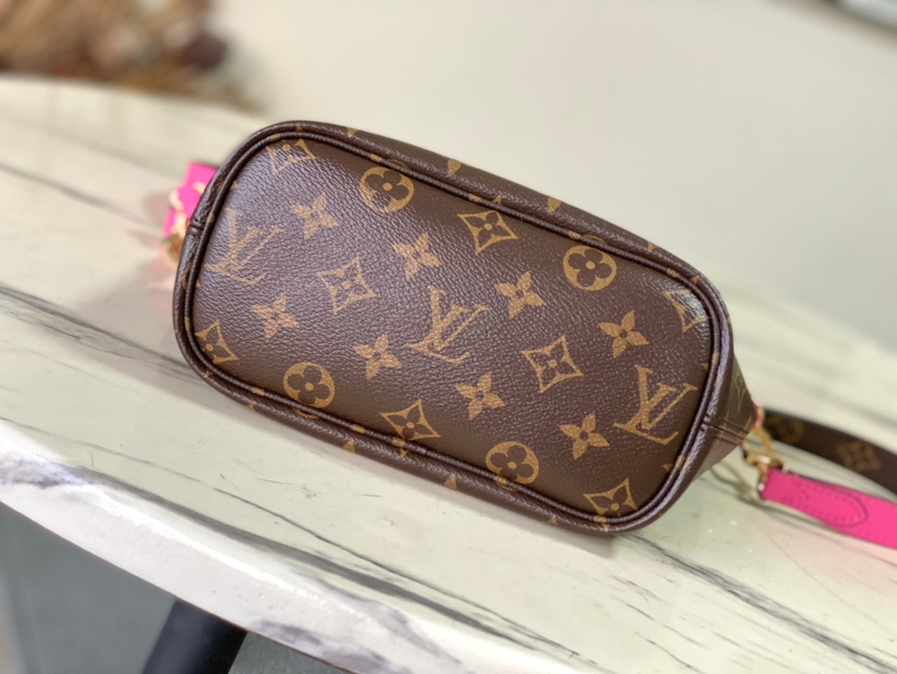 Louis Vuitton Neverfull Bandouliere Inside Out BB