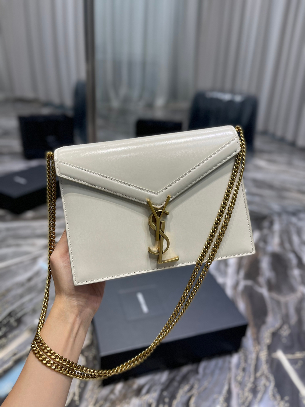YSL Cassandra Medium 22 cm
