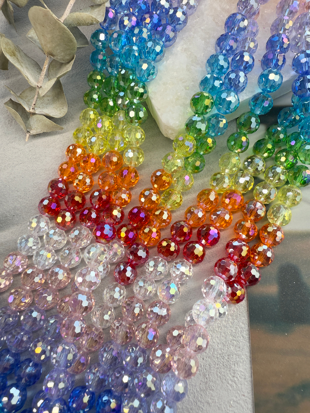 Стеклянные бусины, граненный шар 8 мм, нить 35 см, радужный микс