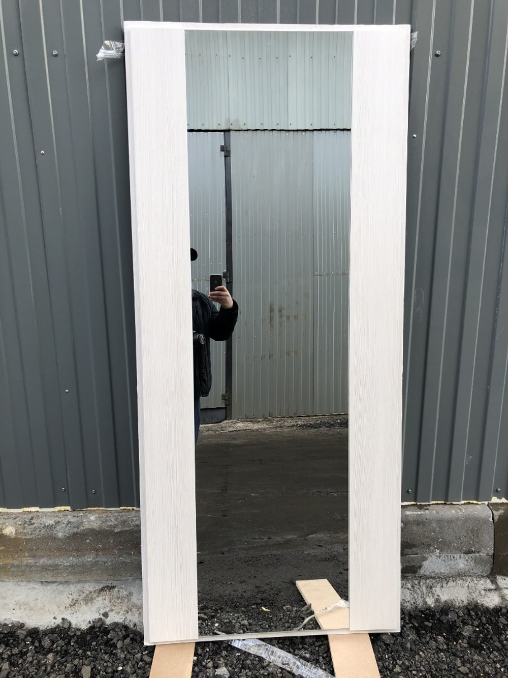 Входная дверь с зеркалом STR МX-29 Ясень графит / H 15 Большое зеркало Сандал белый