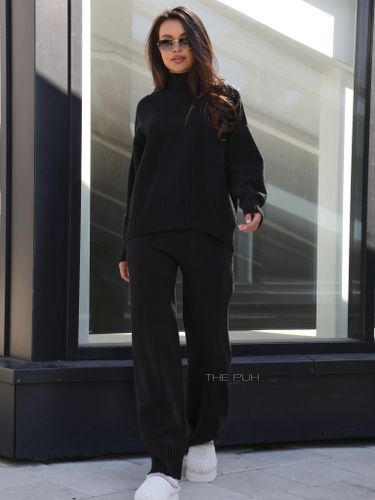 Черный трикотажный костюм из шерсти и вискозы