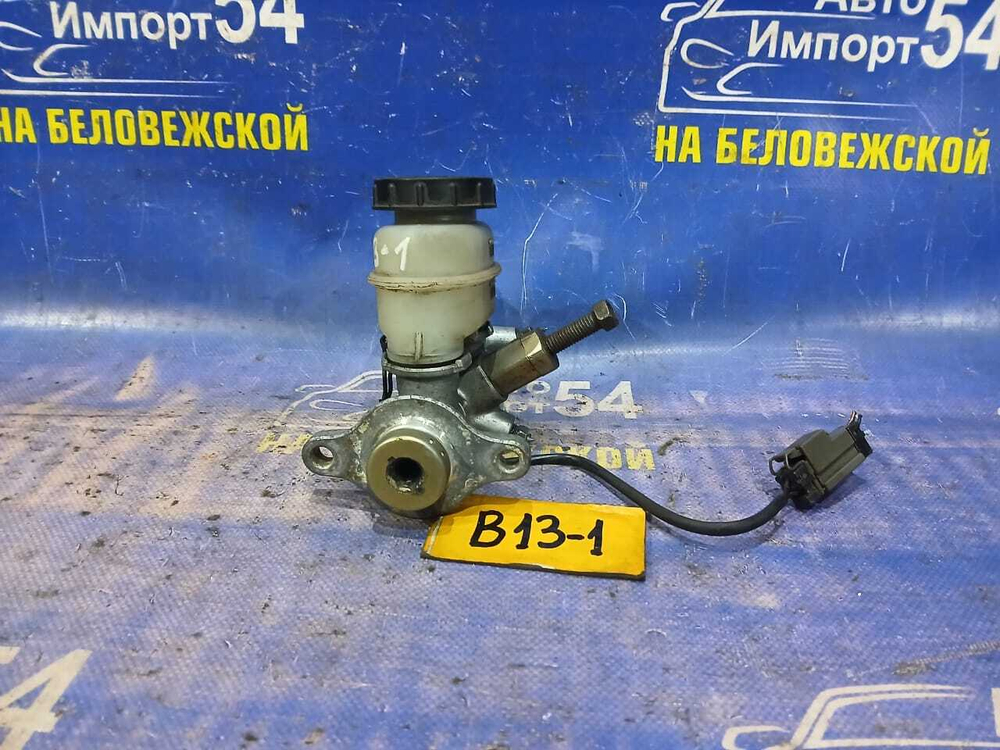 Главный тормозной цилиндр NISSAN SUNNY 1990