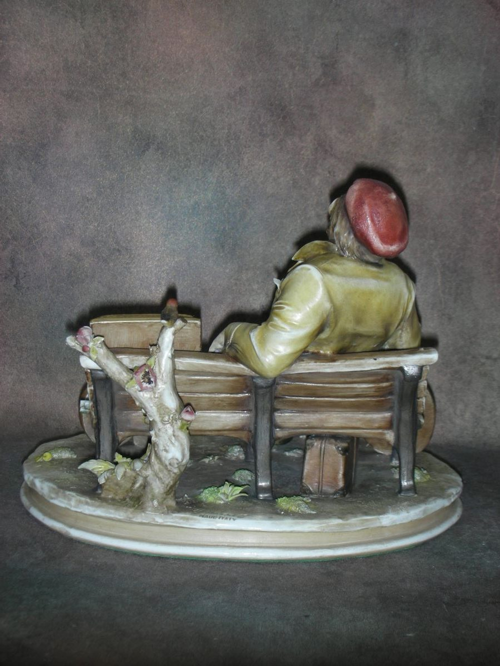 Статуэтка. Фарфор. Художник. Capodimonte. Италия