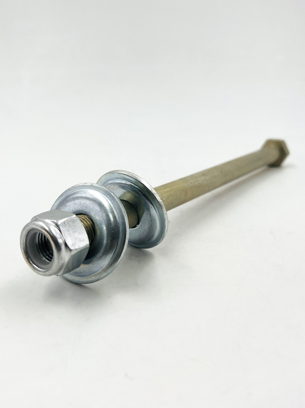 Ось (болт) верхнего рычага ВАЗ 2101-2107 в сборе