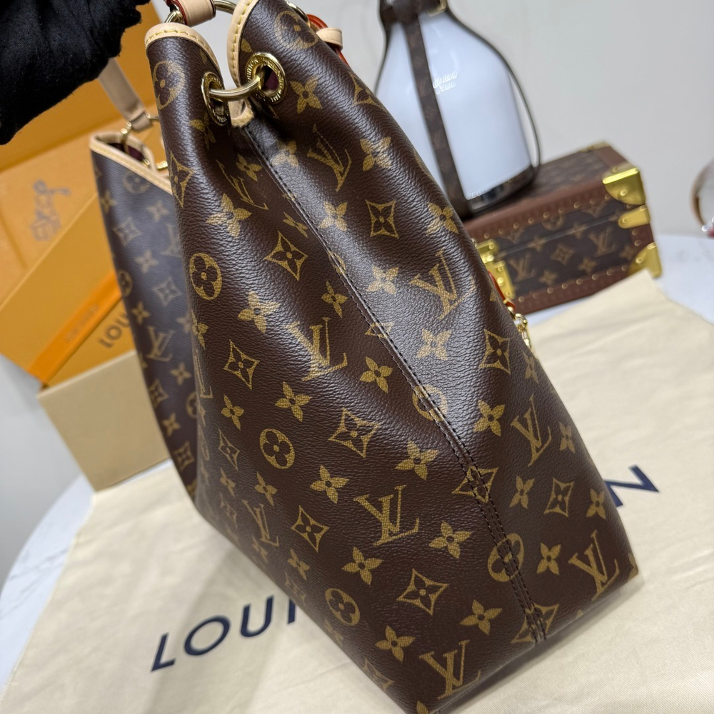 Louis Vuitton Again