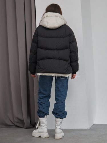 Женский черно-белый многослойный пуховик