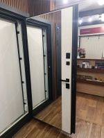 Стальная дверь "Нева" с зеркалом (биометрический замок Y23)