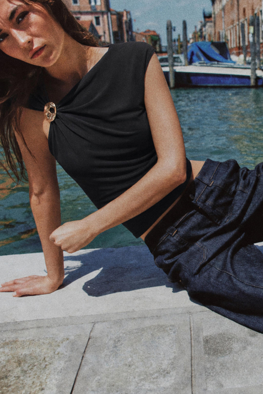ZARA ТОП СО СБОРКАМИ И ФУРНИТУРОЙ, ЧЕРНЫЙ