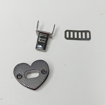 Замок вертушка на винтах 25*30 сердце Черный никель