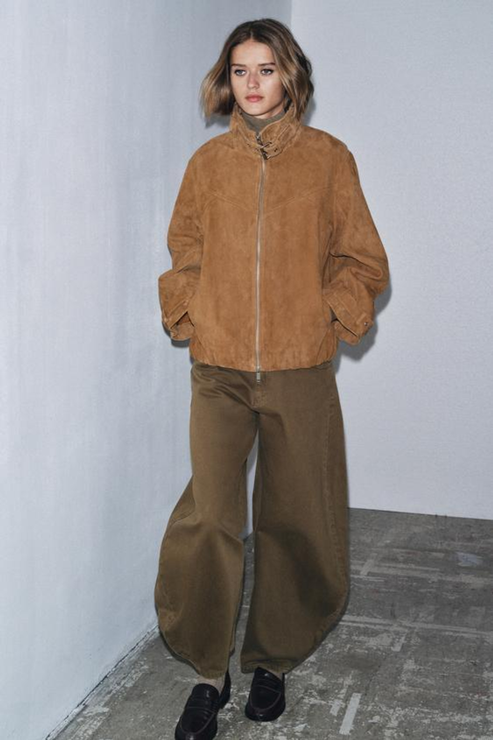 ZARA ДЖИНСЫ BALLOON СО СРЕДНЕЙ ПОСАДКОЙ — ZW COLLECTION, ХАКИ