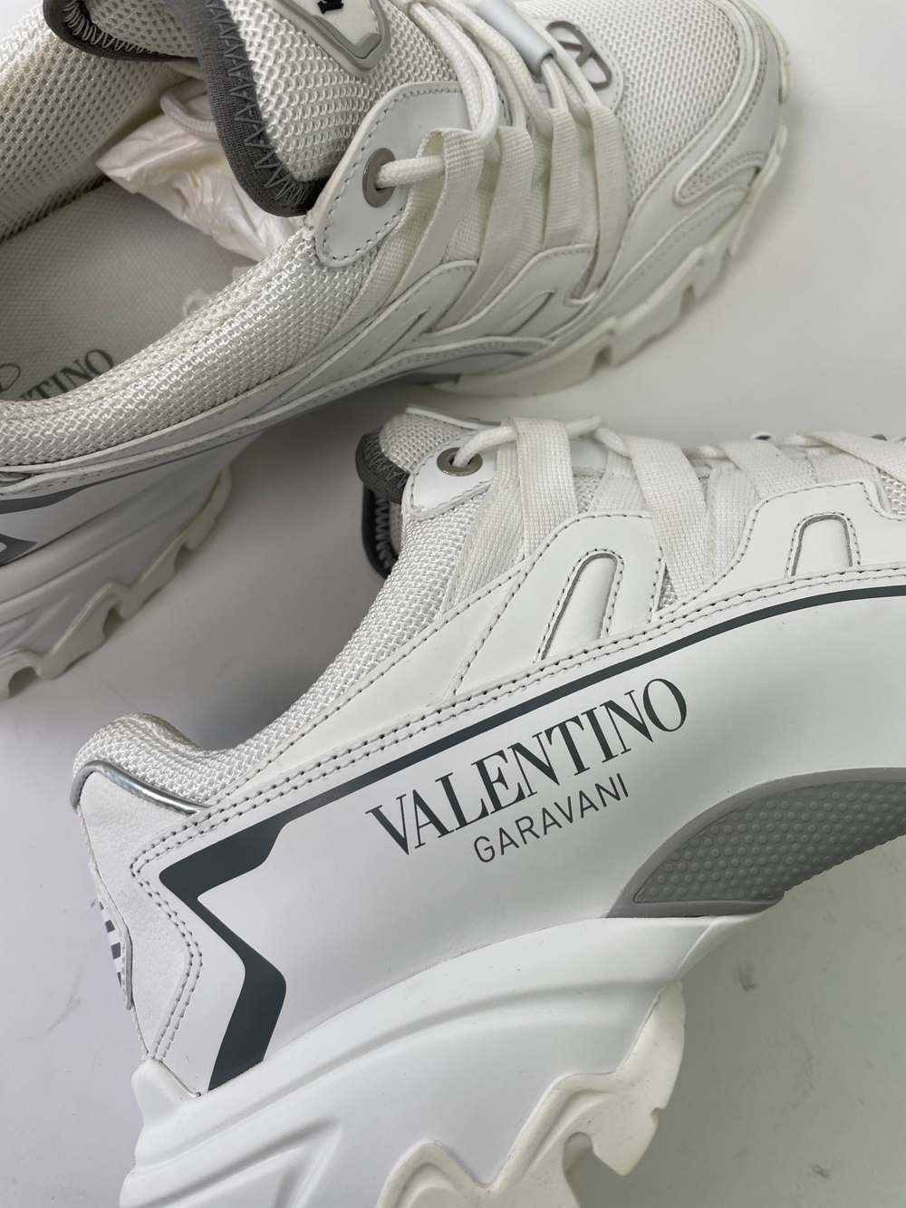 Кроссовки Valentino