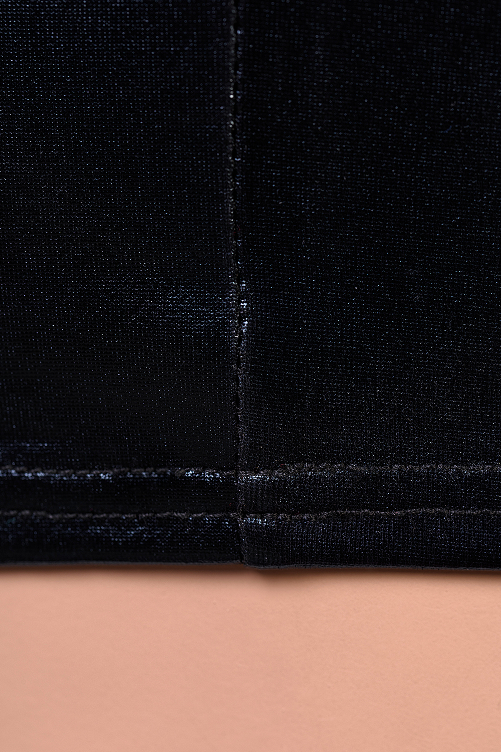 Платье с открытой спиной wetlook черное OS