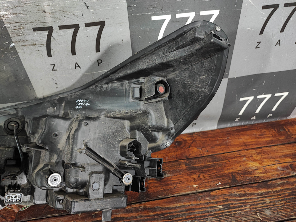 Фара правая Subaru Forester 5 (SK) 21-нв Б/У Оригинал 84002SJ620