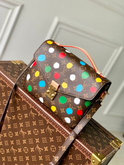 Louis Vuitton Pochette Metis