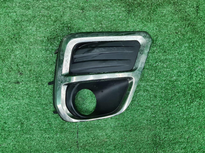 Накладка ПТФ правая Subaru Forester 5 SK (18-21)