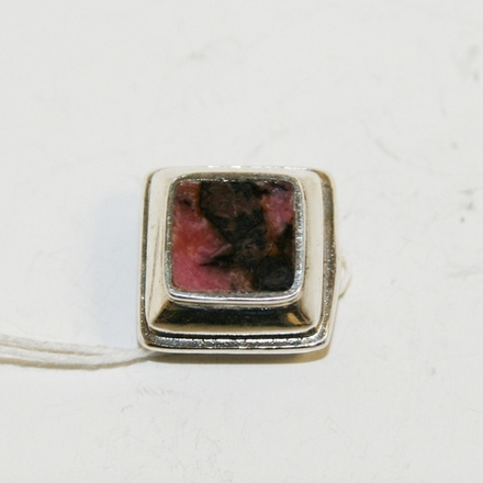 Подвеска с родонитом